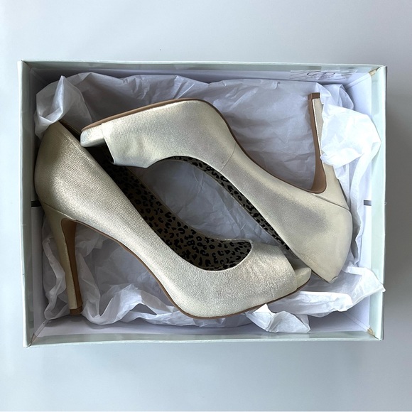 JS-SARAS, gold open-toe heels - Picture 4 of 13